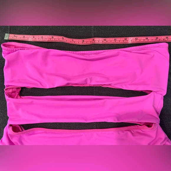 SKIMS SWIM Strapless Monokini - Picture 6 of 11